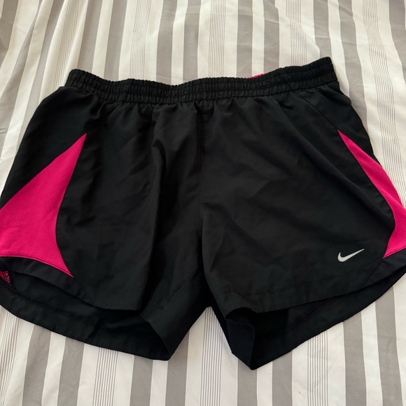 NIKE women’s running shorts - Picture 1 of 5